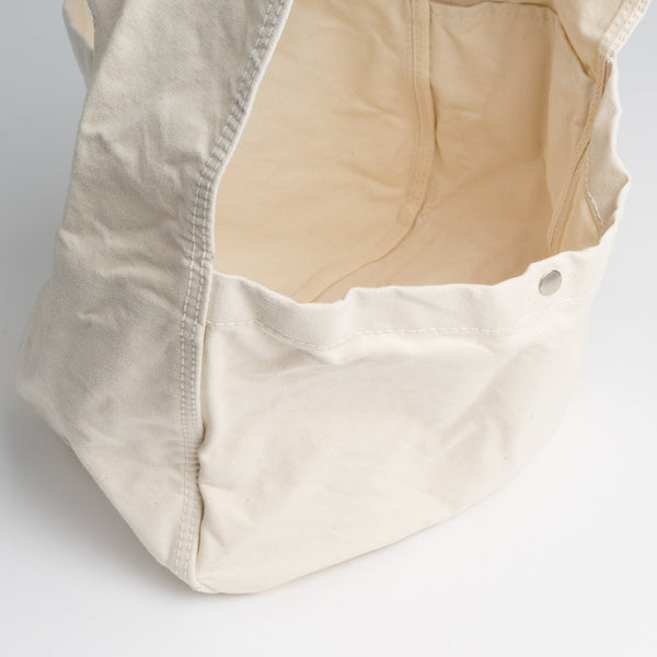 Cotton canvas messenger bag in off-white – wabizest