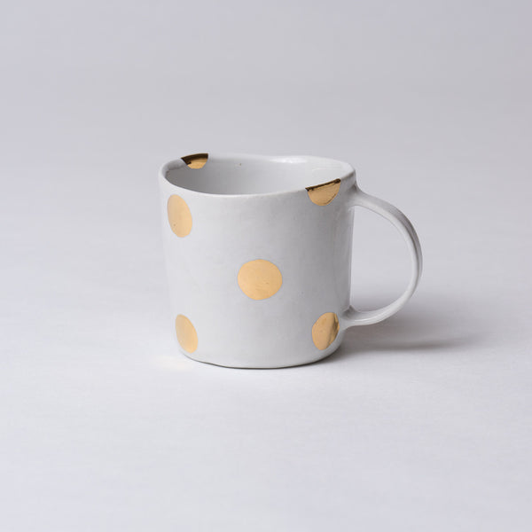 Yoshimitsu Nakasono, Mug in white with gold polka dots