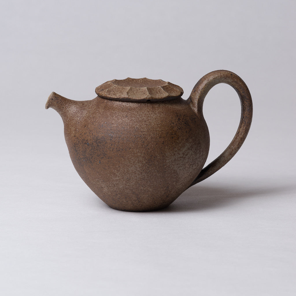 Yuko Matsuzuka, Round teapot in brown glaze