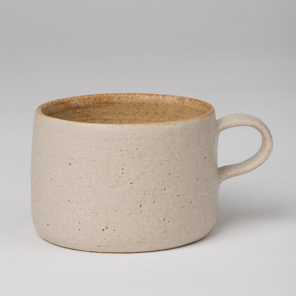 Mug in sandy gray and natural red clay