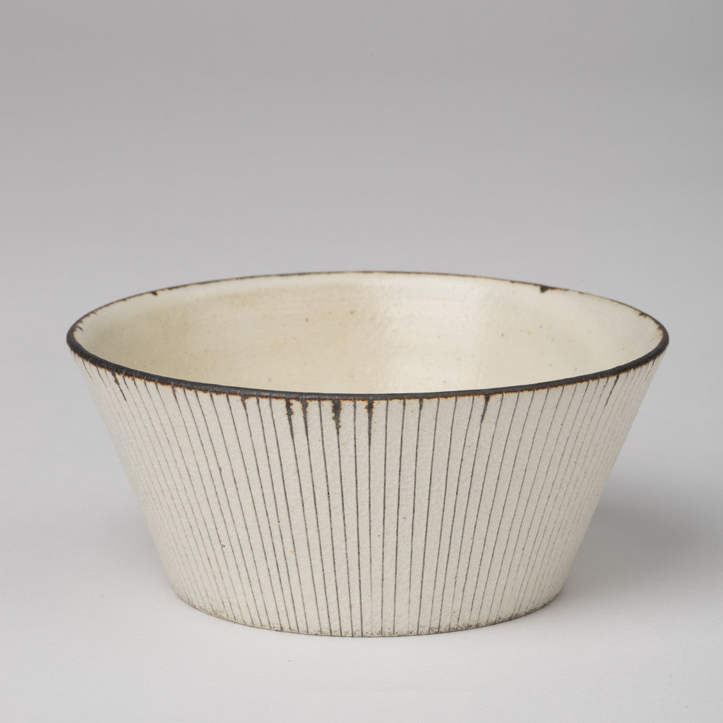 Small striped bowl in off-white glaze